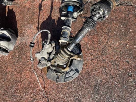 VOLVO XC90 D5 TAŞIYICI SAĞ ÖN 2.4 DİZEL 2005-2010