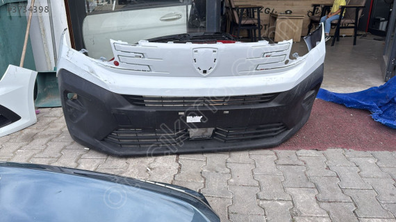Peugeot rifter ön tampon dolu