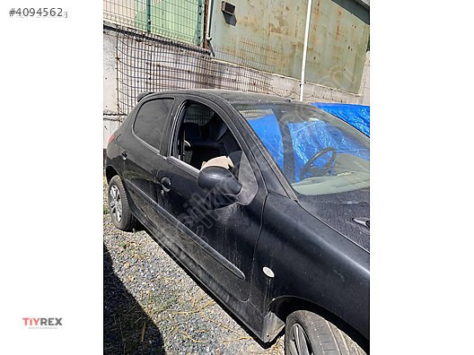 PEUGEOT 206 SAĞ ÖN KAPI DOLU SÖKME