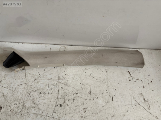 VOLKSWAGEN PASSAT B8 SAĞ ÖN CAM DİREK İÇ BAKALİTİ