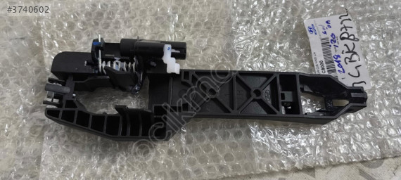 HYUNDAİ i20 2015 2020 SOL ÖN KAPI KOL BRAKETİ 82655C8000