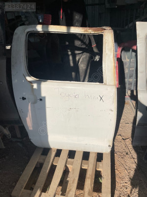 TOYOTA HILUX SAĞ ARKA KAPI