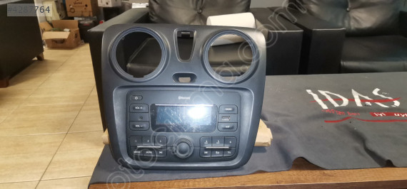 2021 model dacia doker orjinal çalişir oto teyp çerçesvesi dahil