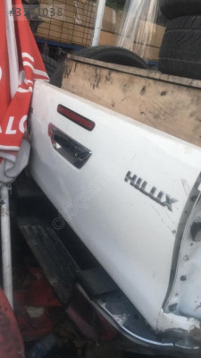 TOYOTA HİLUX HATASIZ BAGAJ KAPAĞI