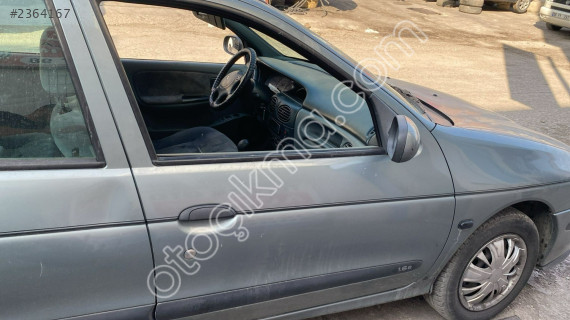 Megane 1 99 model çıkma sağ ön kapı