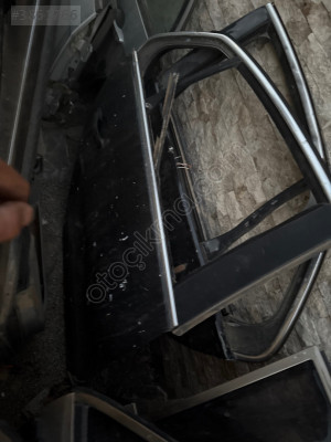 Jetta 2010 model sağ arka kapı