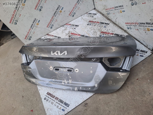 Kia cerato arka bagaj kapağı (az hasarlı ürün)