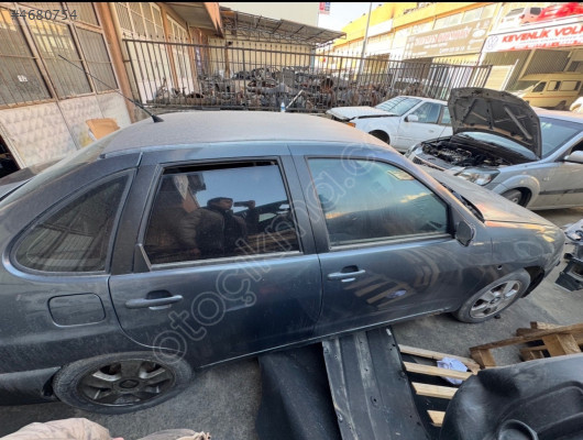 Seat Cordoba sağ ön kapı