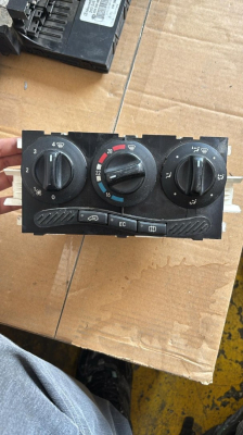 1688300485 MERCEDES W168 A160 KLİMA KONTROL PANELİ
