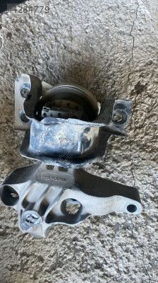 DACİA DOKKER MOTOR KULAĞI OTO FEDAİ