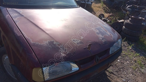 Renault 19 motor kaputu ufak hasarlı orjinal yedek parça