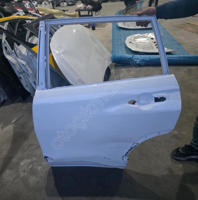 TOYOTA COROLLA CROSS BEYAZ SOL ARKA KAPI ORJINAL