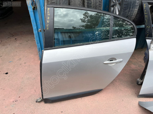 FLUENCE SOL ARKA KAPI HATASIZ BOYASIZ ORJİNAL ÇIKMA