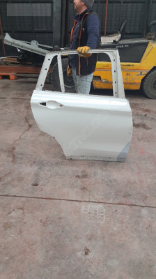 BMW X1 f48 sağ arka kapı sefalılar oto cikma