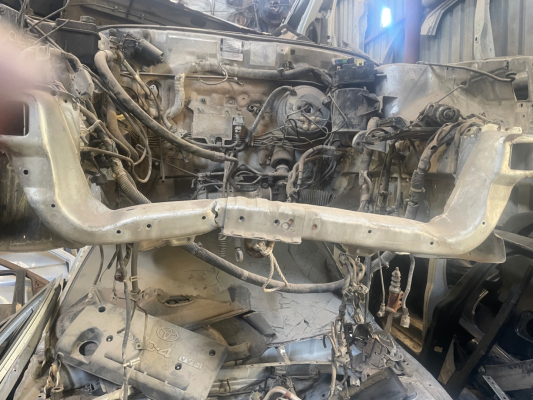 Mitsubishi Carizma ön panel
