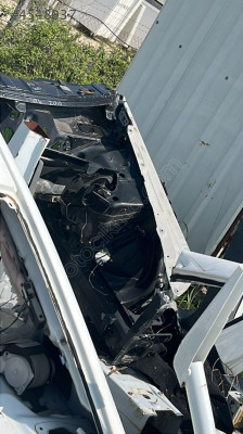 AUDİ A6 SOL ÖN ÇEYREK ŞASE OTO FEDAİ