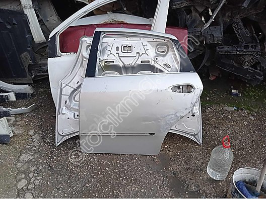 2014 linea sol arka kapı