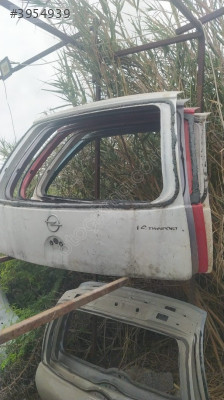 2002 model Opel Corsa c arka bagaj kapağı