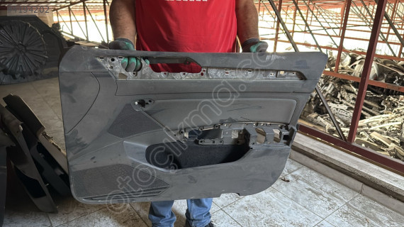 VW PASSAT B8 ÇIKMA ORJİNAL SAĞ ÖN KAPI DÖŞEMESİ BDÇ