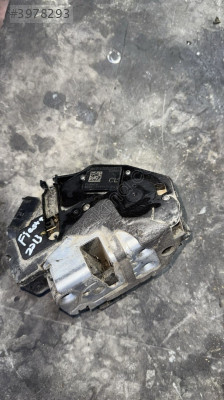 2013 Ford Fiesta sağ ön kapı kilidi 5000