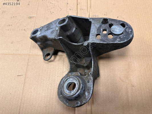 A4 A6 PASSAT B5 MOTOR KULAĞI SOL 4B0199351B