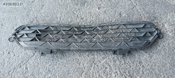 Kia Rio ön tampon orta ızgarası