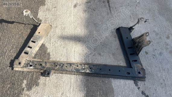 Kango 3  ön radyatör sacı orijinal