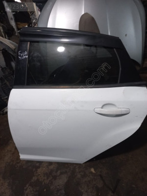 FORD FOCUS 3 1,6 TDCİ 2015 SOL ARKA KAPI