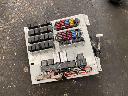 MİTSUBİSHİ PRESTİJ E6 ÇIKMA SİGORTA KUTUSU