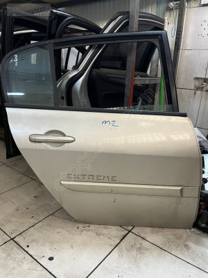 RENAULT MEGANE 2 SAĞ ARKA KAPI ÜÇEL OTO YEDEK PARÇA