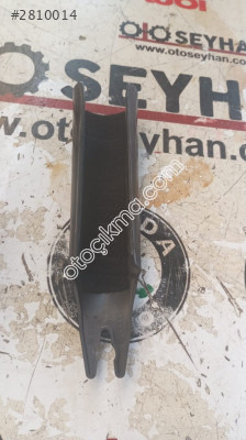 8T0827339 Audi A4 2014 bagaj menteşesi yayı koruma kapağı