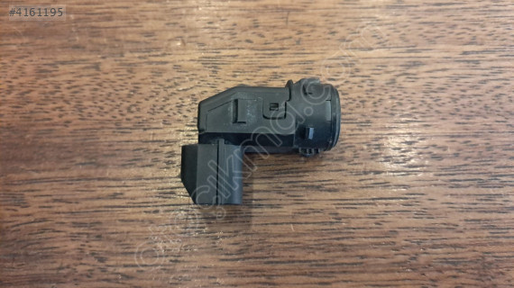 Suzuki Vitara Park Sensörü 08215100A