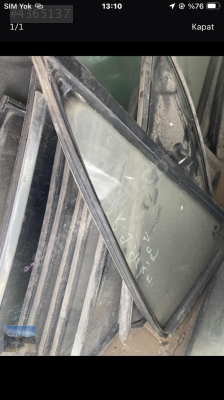 Renault 9 sol arka kelebek camı