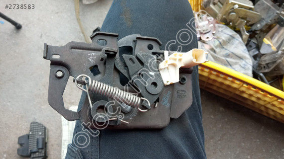ford fiesta kaput kilidi