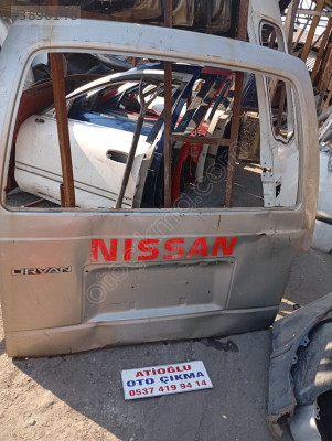 Nissan urvan bagaj kapağı 1998-2000