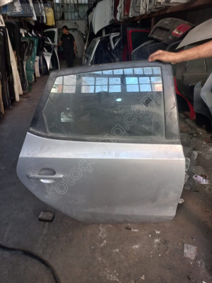 HYUNDAİ İ30 SAĞ ARKA  KAPI