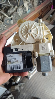 Ford focus çam motoru  ön sağ sol mevcut