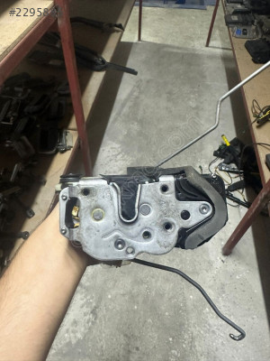 OPEL ASTRA J SAĞ ARKA KAPI KİLİDİ ÇIKMA ORJİNAL GM