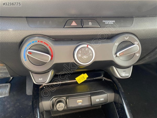 2024 Kia Stonic Klima Paneli