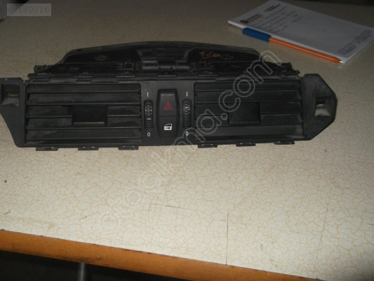 BMW E60 GÖĞÜS ORTA HAVALANDIRMA IZGARASI