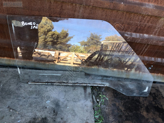 Kia Bongo Sağ Ön Kapı Camı