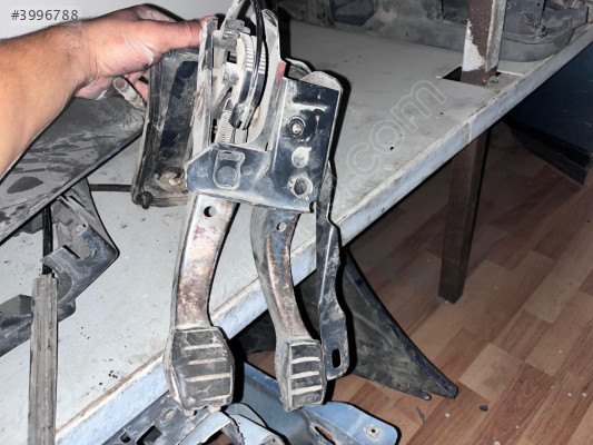 Renault r9 fren ve debriyaj pedalı