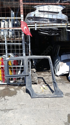 FİAT DOBLO SAĞ SÜRGÜLÜ KAPI VE KELEBEK CAMI ÇERÇEVESİ YAN SACI