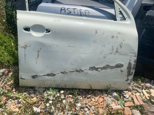 Nissan Micra Modeli İçin Sağ Ön Kapı Çıkma Parçası