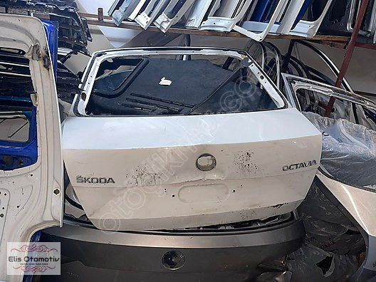 SKODA OCTAVİA BAGAJ KAPAĞI
