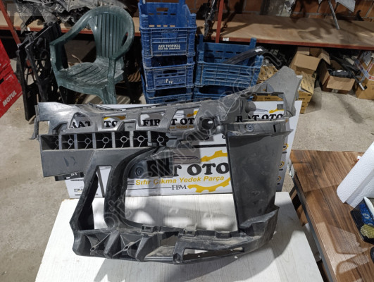 51118098676 BMW G30 SAĞ SİS FAR BRAKETİ