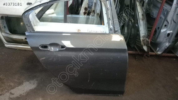 fiat egea hecbek sedan  sağ arka kapı