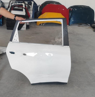 HYUNDAİ BAYON BEYAZ SAĞ ARKA KAPI ORJINAL LOKALLİK