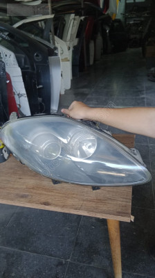 Fiat Bravo mercekli siyah zemin sağ ön far orijinal