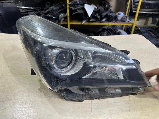 TOYOTA YARİS ÇIKMA SAĞ ÖN FAR ORJİNAL